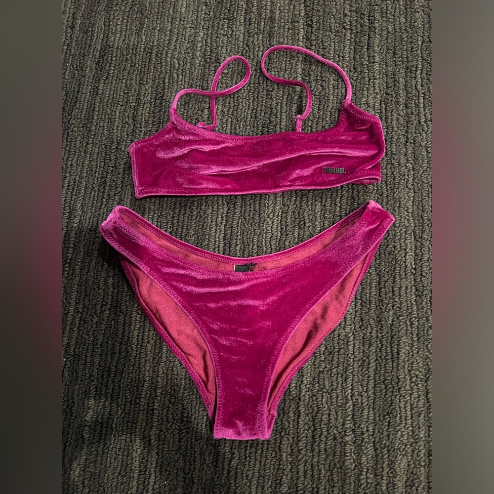 Triangl bikini.